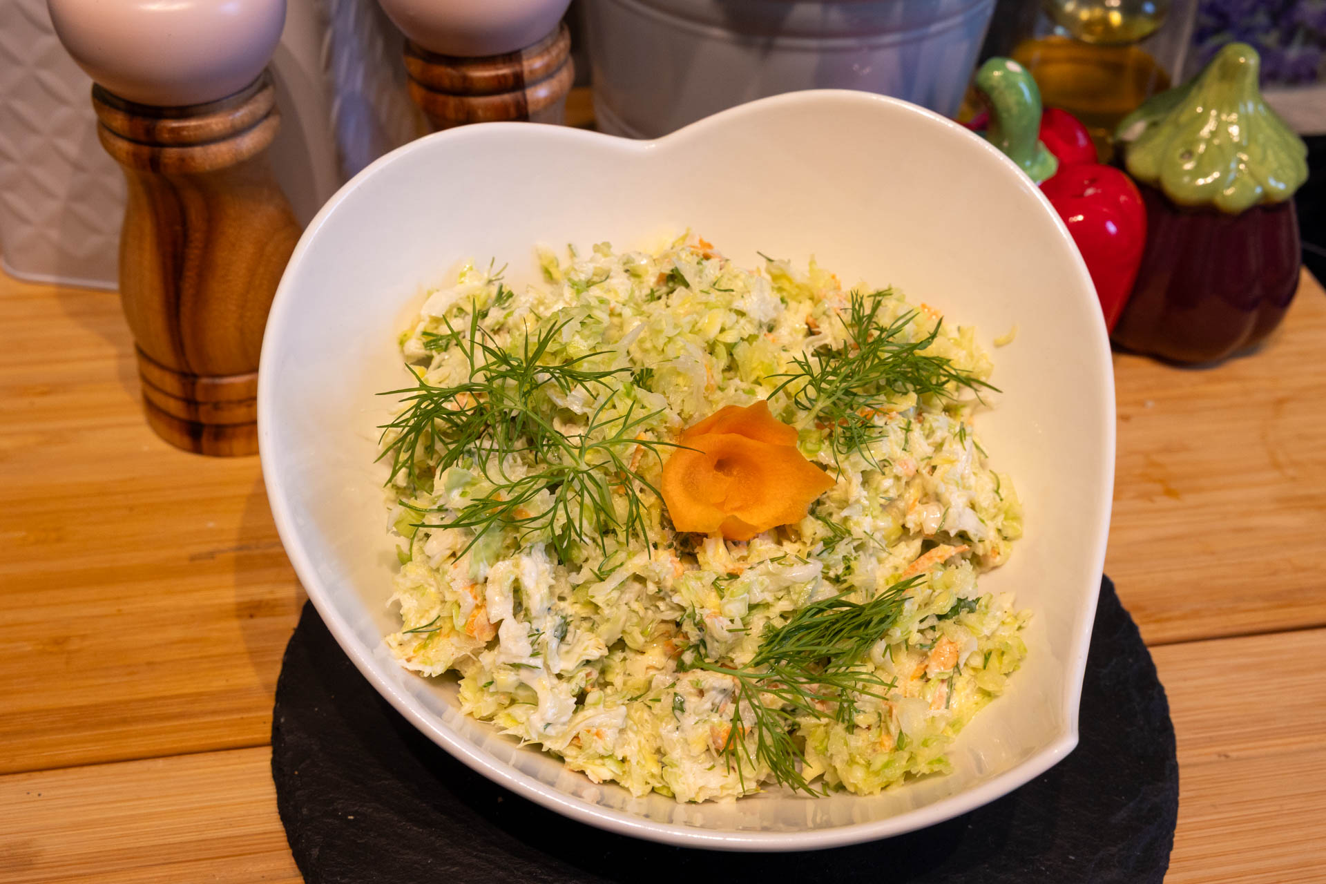 Surówka z białej kapusty